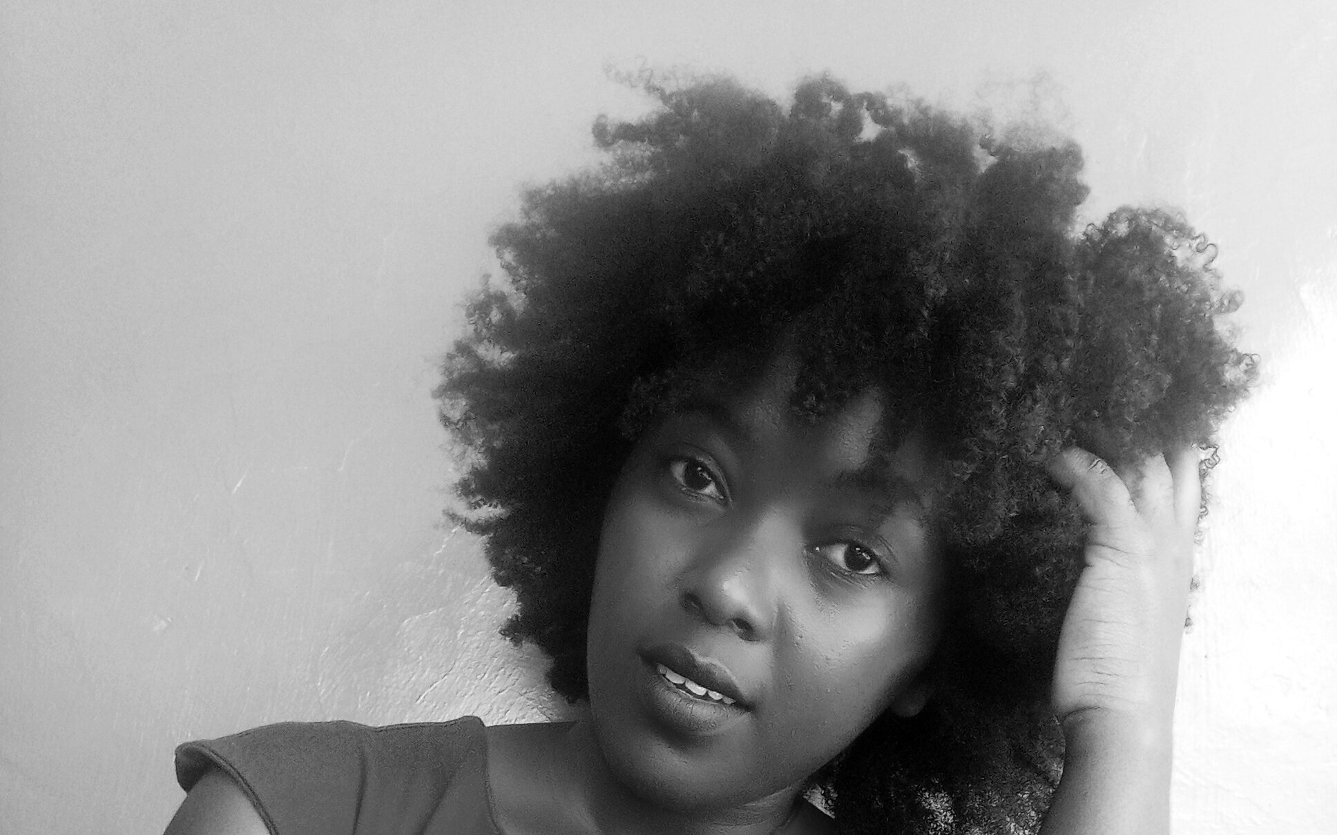 How to keep natural hair moisturized between wash days