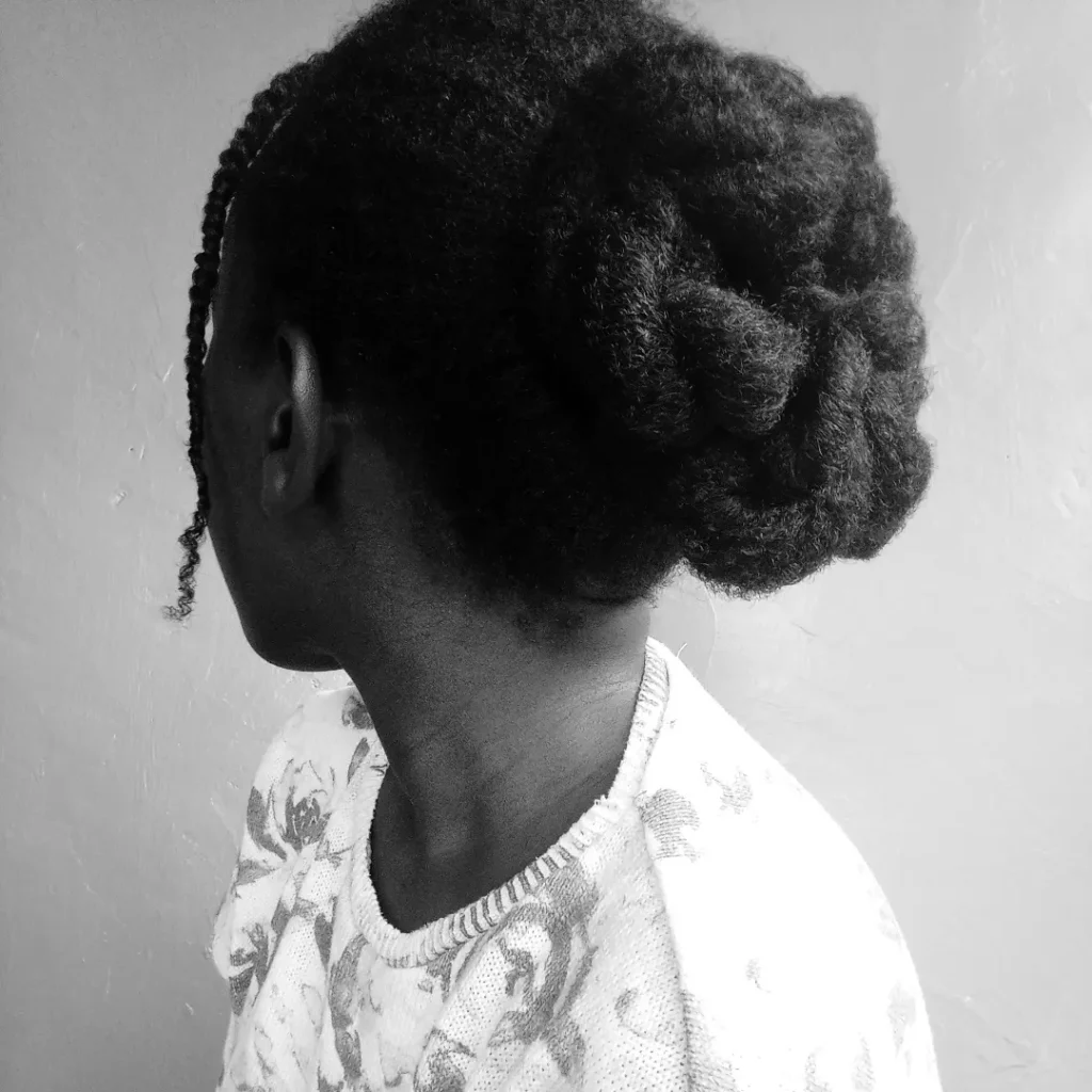 How to moisturize protective hairstyles 