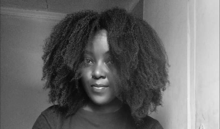 Products to use to control frizz on natural hair 