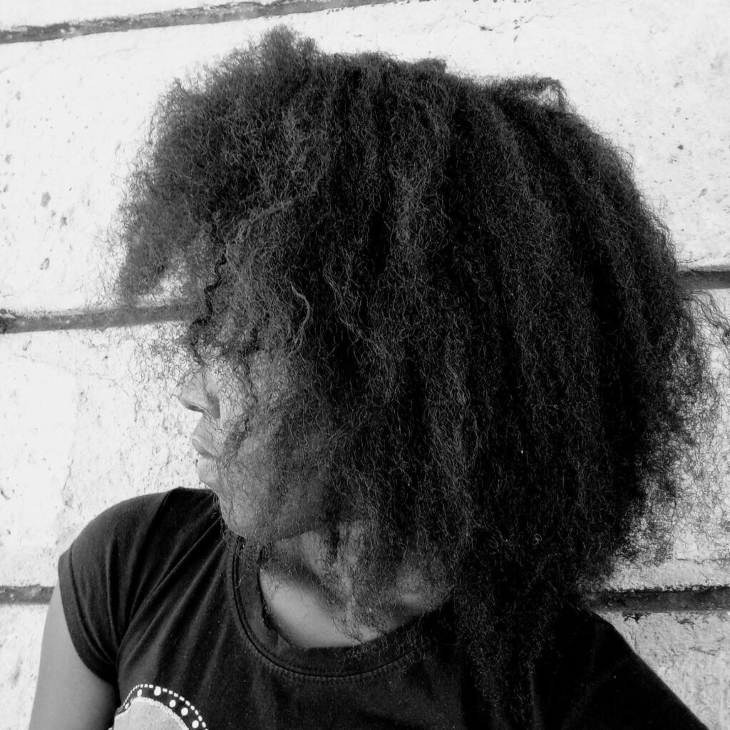 How to prevent frizz on natural hair 