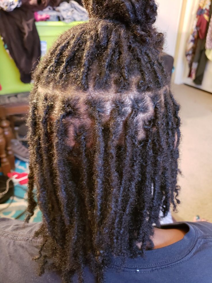 Pros and Cons of Starting Locs with
Interlocking.