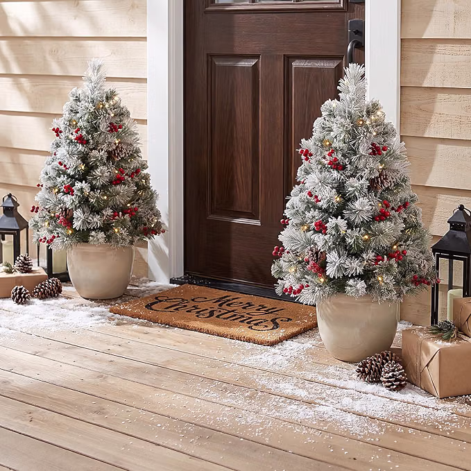 8 Best Front Porch Christmas Decor Ideas.
